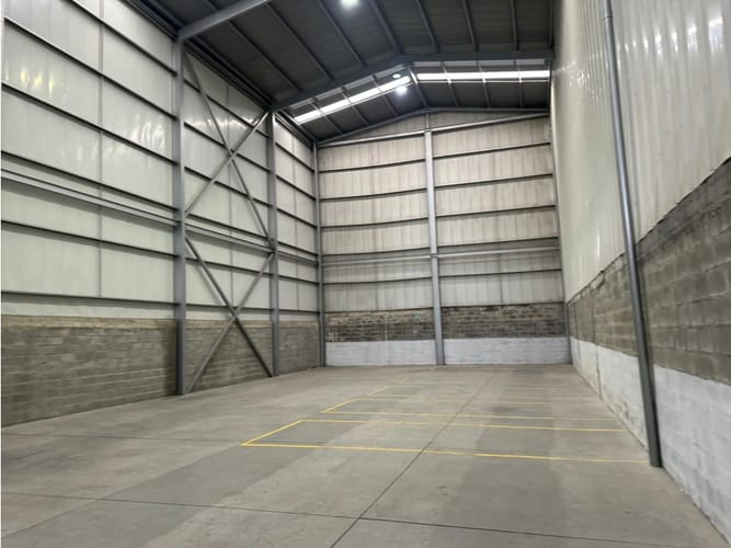 Bodega en arriendo en Tejares De La Loma Et. Ii, Dosquebradas, 650 m² · foto 8 de 9