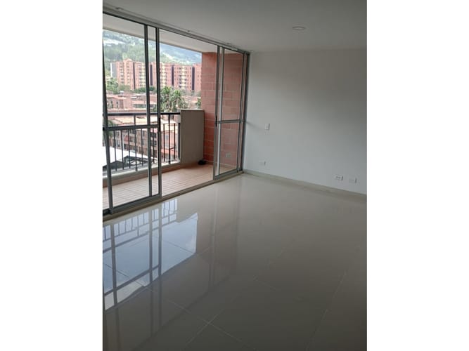 Apartamento de 2 alcobas en venta en Niquia, Bello, 59 m² · foto 2 de 13