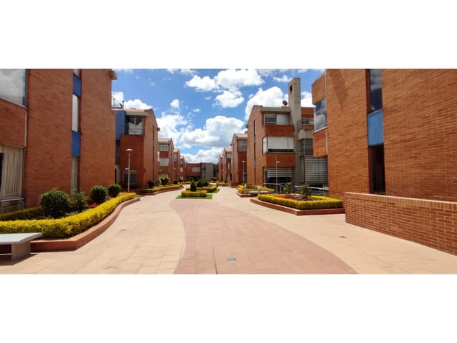 Casa en venta en Colina Campestre, Bogotá · foto 8 de 24