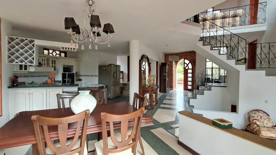 Casa de 5 alcobas en venta en La Ceja, La Ceja, 450 m² · foto 3 de 24