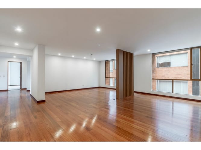Apartamento de 3 alcobas en venta en Santa Barbara, Bogotá, 183 m² · foto 3 de 18