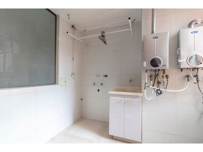 Apartamento de 3 alcobas en venta en Santa Barbara, Bogotá, 183 m² · foto 6 de 18
