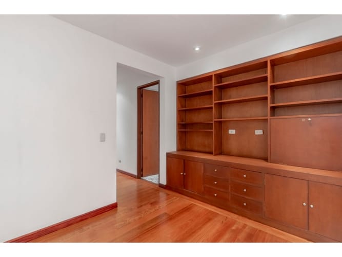 Apartamento de 3 alcobas en venta en Santa Barbara, Bogotá, 183 m² · foto 9 de 18