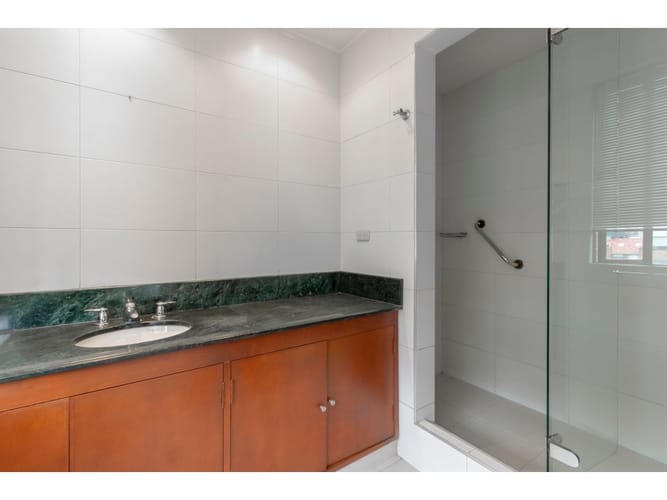 Apartamento de 3 alcobas en venta en Santa Barbara, Bogotá, 183 m² · foto 12 de 18