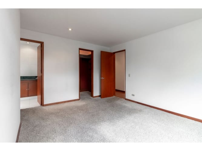 Apartamento de 3 alcobas en venta en Santa Barbara, Bogotá, 183 m² · foto 15 de 18