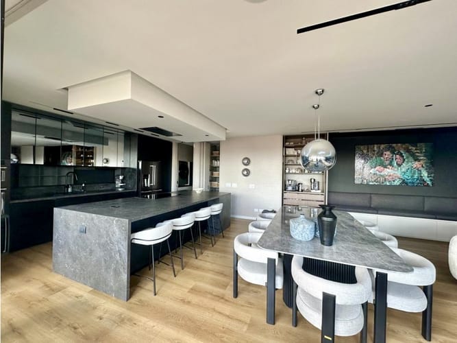 Apartamento de 3 alcobas en venta en Chicó Navarra, Bogotá, 352 m² · foto 17 de 23
