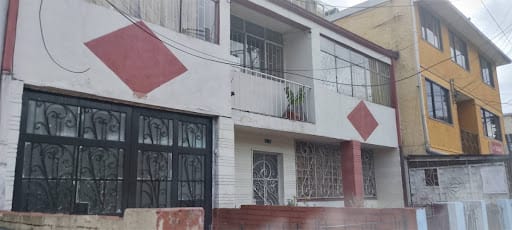 Casa de 5 alcobas en venta en Ciudad Jardin Sur, Bogotá, 350 m² · foto 2 de 24