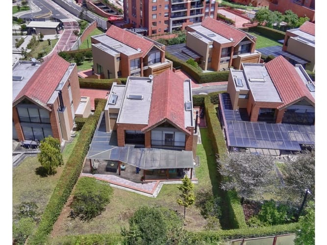 Casa de 3 alcobas en venta en Altos De La Colina, Bogotá, 267 m² · foto 3 de 24