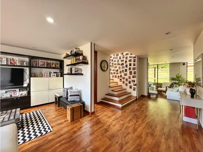 Casa de 3 alcobas en venta en Altos De La Colina, Bogotá, 267 m² · foto 8 de 24
