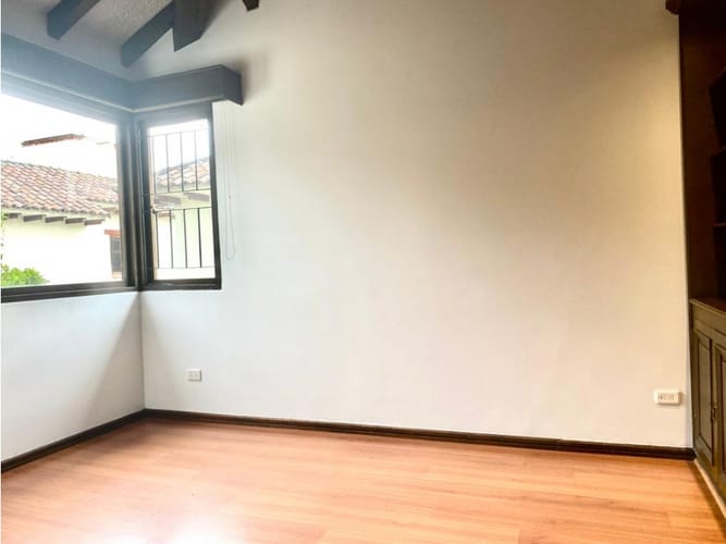 Casa de 4 alcobas en arriendo en Calleja Baja, Bogotá, 322 m² · foto 3 de 10