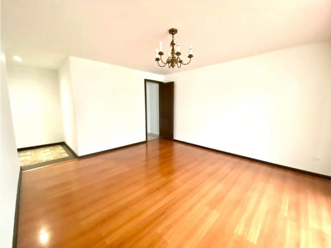 Casa de 4 alcobas en arriendo en Calleja Baja, Bogotá, 322 m² · foto 9 de 10