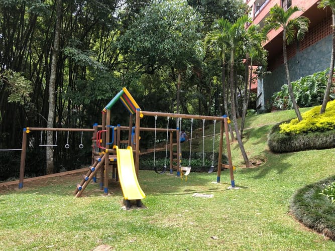 Apartamento de 4 alcobas en venta en El Tesoro, Medellín, 218 m² · foto 2 de 20