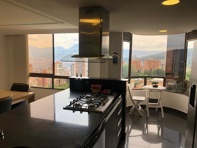 Apartamento de 4 alcobas en venta en El Tesoro, Medellín, 218 m² · foto 3 de 20