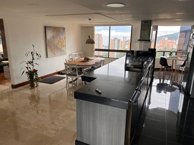 Apartamento de 4 alcobas en venta en El Tesoro, Medellín, 218 m² · foto 9 de 20