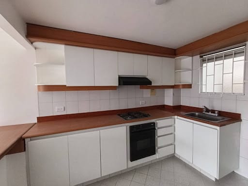 Apartamento de 3 alcobas en venta en San Jose Del Prado, Bogotá, 94 m² · foto 2 de 21
