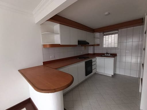Apartamento de 3 alcobas en venta en San Jose Del Prado, Bogotá, 94 m² · foto 3 de 21