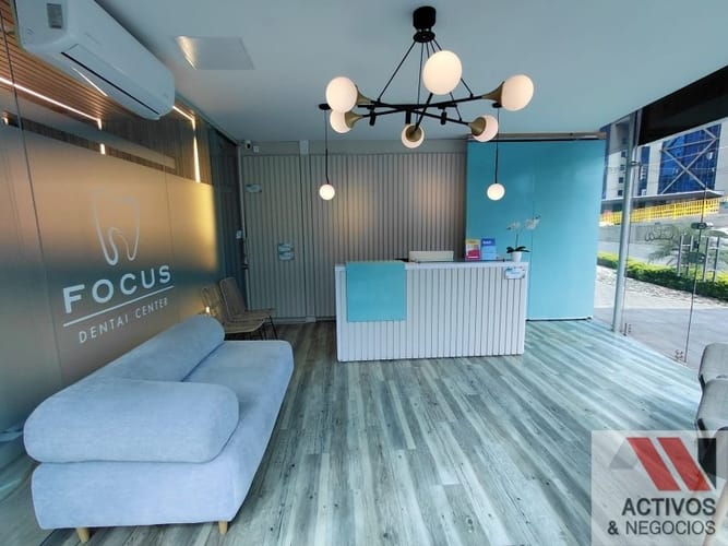 Local en arriendo en El Castillo, Medellín, 73 m² · foto 2 de 11