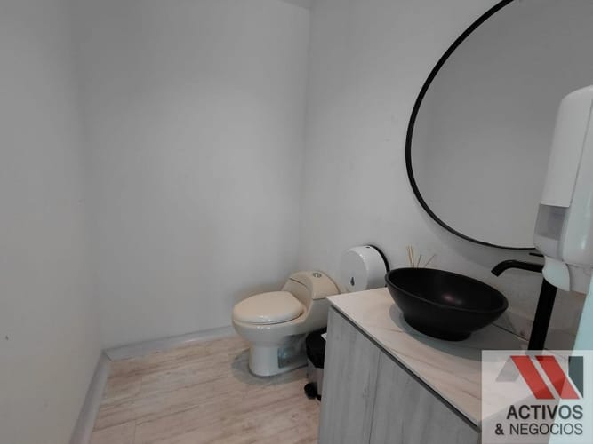 Local en arriendo en El Castillo, Medellín, 73 m² · foto 9 de 11