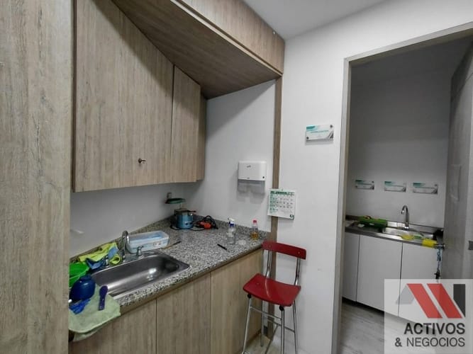 Local en arriendo en El Castillo, Medellín, 73 m² · foto 10 de 11