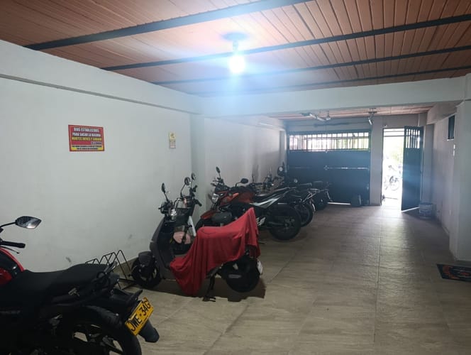 Edificio en venta en El Refugio, Cali, 759 m² · foto 3 de 23