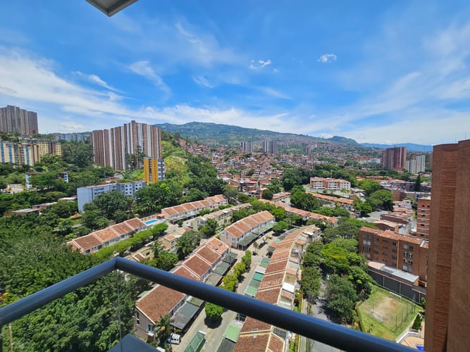 Apartamento de 3 alcobas en venta en Urbanizacion La Florida, Medellín, 84 m² · foto 17 de 20