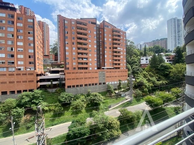 Apartamento de 3 alcobas en arriendo en Las Granjas, Medellín, 100 m² · foto 5 de 22