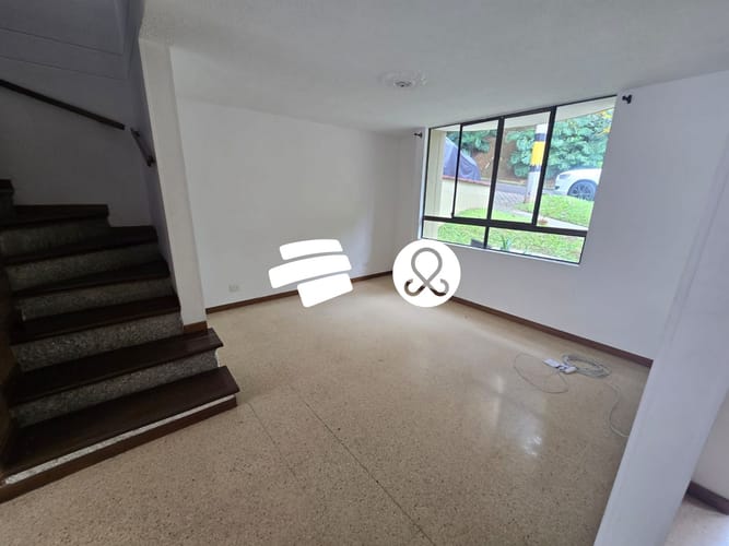 Casa de 3 alcobas en venta en Zona Centro, Envigado, 135 m² · foto 2 de 24