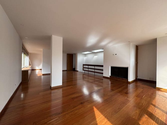 Apartamento de 3 alcobas en arriendo en Los Rosales, Bogotá, 156 m² · foto 2 de 21