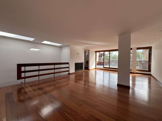 Apartamento de 3 alcobas en arriendo en Los Rosales, Bogotá, 156 m² · foto 3 de 21