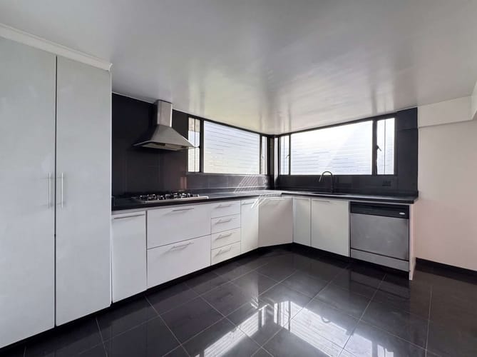 Apartamento de 3 alcobas en arriendo en Los Rosales, Bogotá, 156 m² · foto 4 de 21