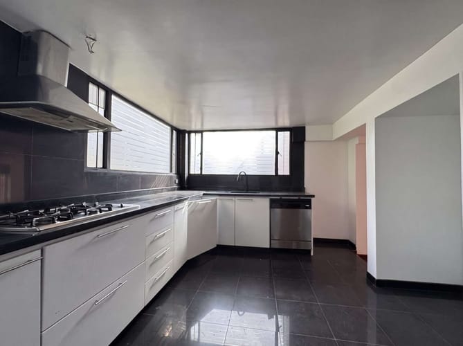 Apartamento de 3 alcobas en arriendo en Los Rosales, Bogotá, 156 m² · foto 5 de 21