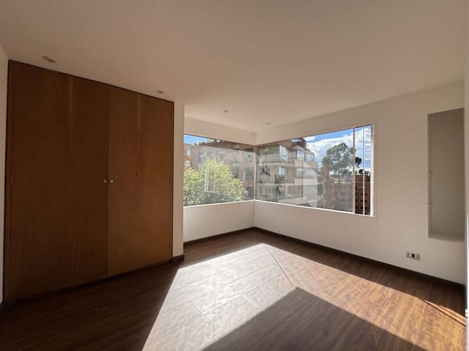 Apartamento de 3 alcobas en arriendo en Los Rosales, Bogotá, 156 m² · foto 12 de 21