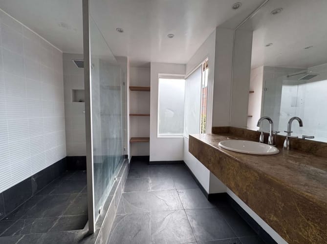 Apartamento de 3 alcobas en arriendo en Los Rosales, Bogotá, 156 m² · foto 18 de 21