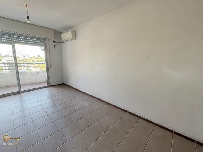 Apartamento en alquiler 1 dormitorio con balcón, piso 6 en Buceo · Foto 2