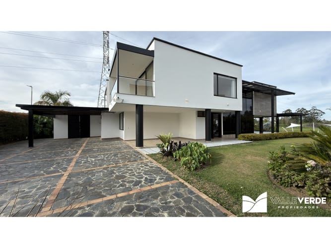 Casa de 5 alcobas en arriendo en Llano Grande, Rionegro, 350 m² · foto 3 de 24