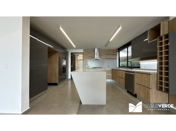 Casa de 5 alcobas en arriendo en Llano Grande, Rionegro, 350 m² · foto 8 de 24