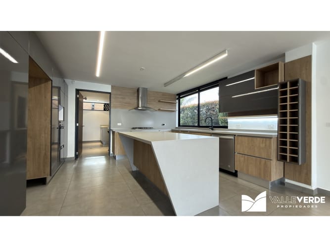 Casa de 5 alcobas en arriendo en Llano Grande, Rionegro, 350 m² · foto 9 de 24