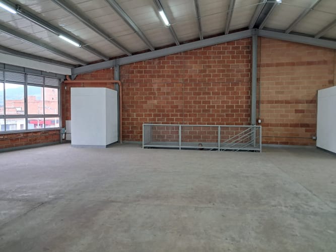 Bodega en arriendo en La America, Medellín, 290 m² · foto 6 de 14