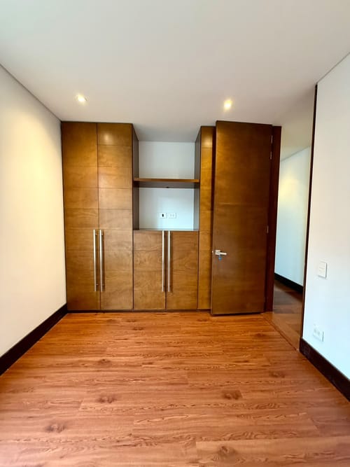 Apartamento de 3 alcobas en arriendo en El Virrey, Bogotá, 160 m² · foto 9 de 24