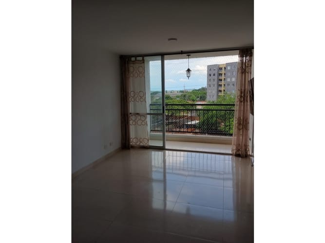 Apartamento de 3 alcobas en venta en Zona Industrial, Yumbo, 66 m² · foto 2 de 14