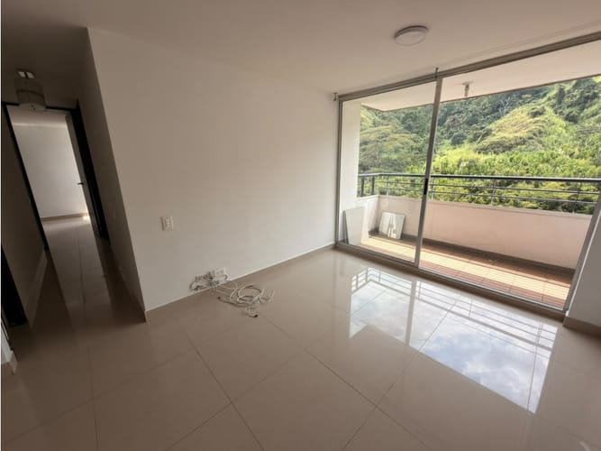 Apartamento de 2 alcobas en arriendo en Loma De Los Bernal, Medellín, 70 m² · foto 7 de 14