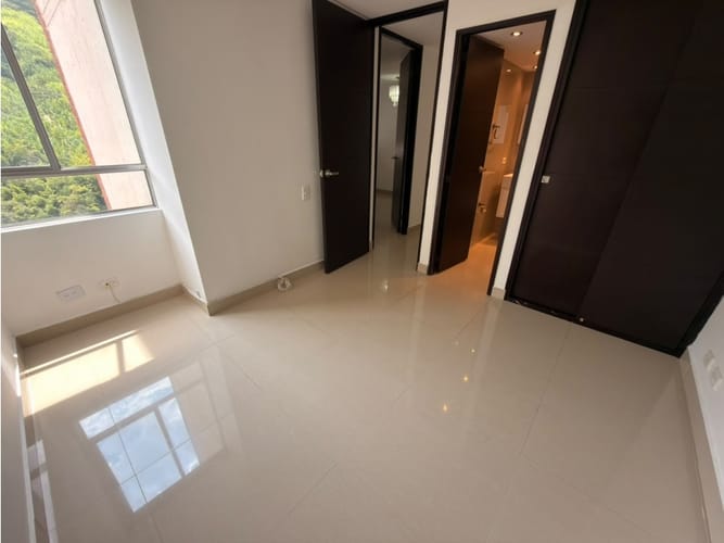 Apartamento de 2 alcobas en arriendo en Loma De Los Bernal, Medellín, 70 m² · foto 12 de 14