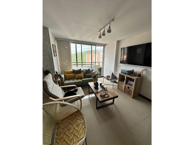Apartamento de 2 alcobas en venta en Los Colores, Medellín, 77 m² · foto 2 de 15