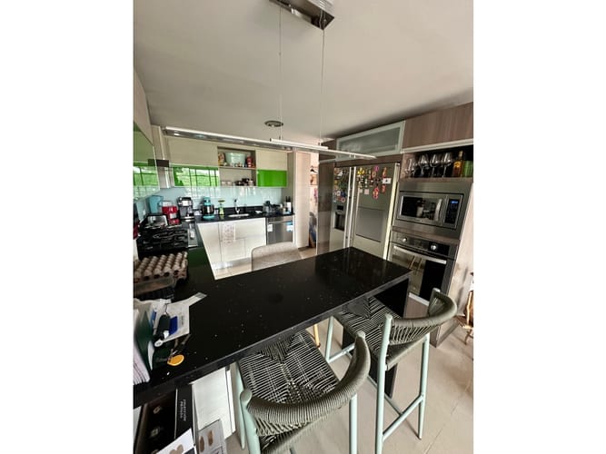 Apartamento de 2 alcobas en venta en Los Colores, Medellín, 77 m² · foto 4 de 15
