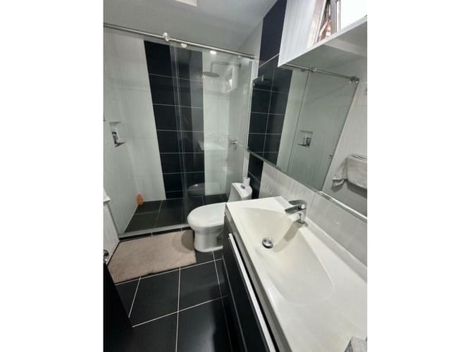 Apartamento de 2 alcobas en venta en Los Colores, Medellín, 77 m² · foto 5 de 15