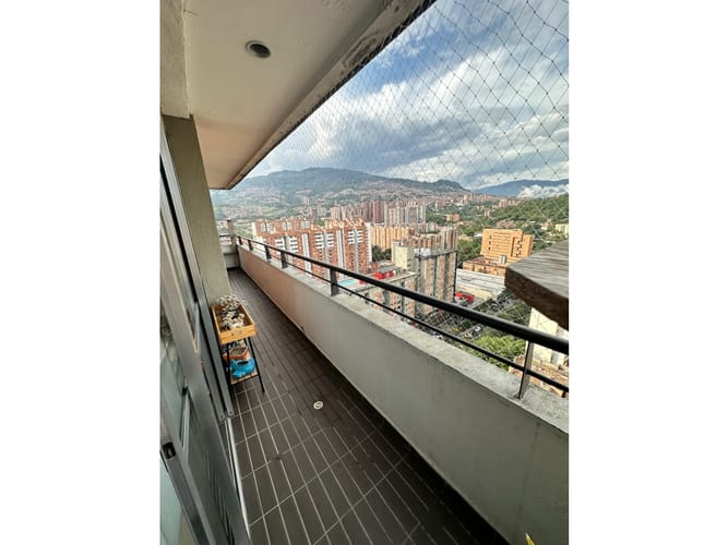 Apartamento de 2 alcobas en venta en Los Colores, Medellín, 77 m² · foto 14 de 15