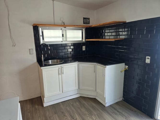 Alquiler de casa de 1 dormitorio con depósito independiente en la estratégica ubicación de Paso Carrasco · Foto 7