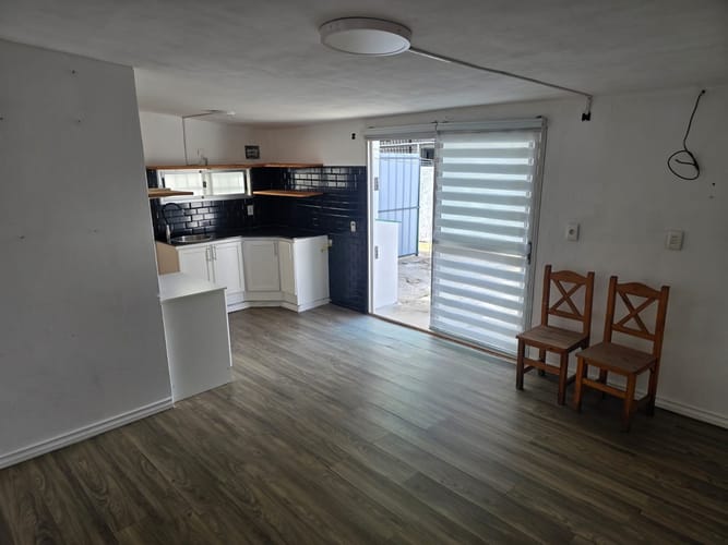 Alquiler de casa de 1 dormitorio con depósito independiente en la estratégica ubicación de Paso Carrasco · Foto 2