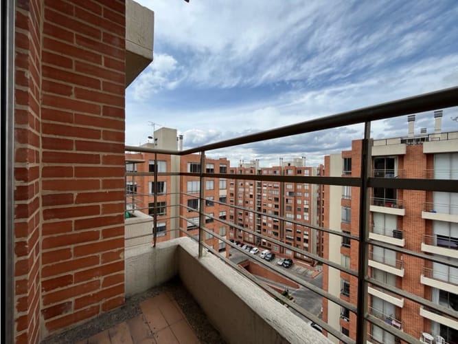 Apartamento de 3 alcobas en venta en Colina Campestre, Bogotá, 75 m² · foto 3 de 19