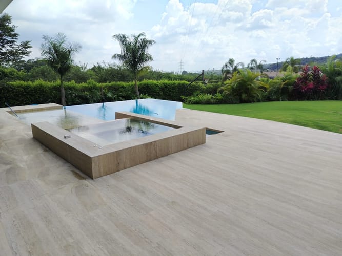 Casa de 4 alcobas en venta en Ciudad Jardin, Cali, 460 m² · foto 2 de 24